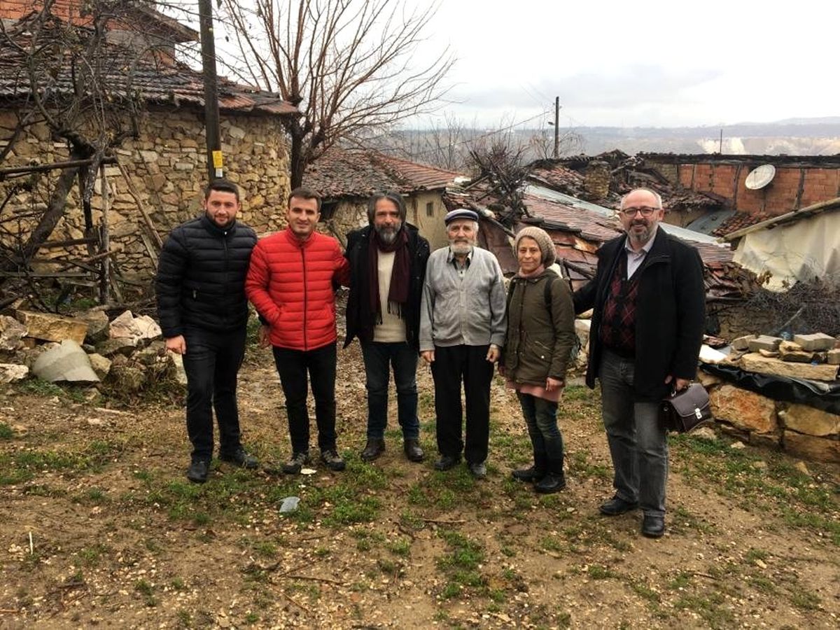 Köyün tek sakinleri olan yaşlı çifte anlamlı ziyaret