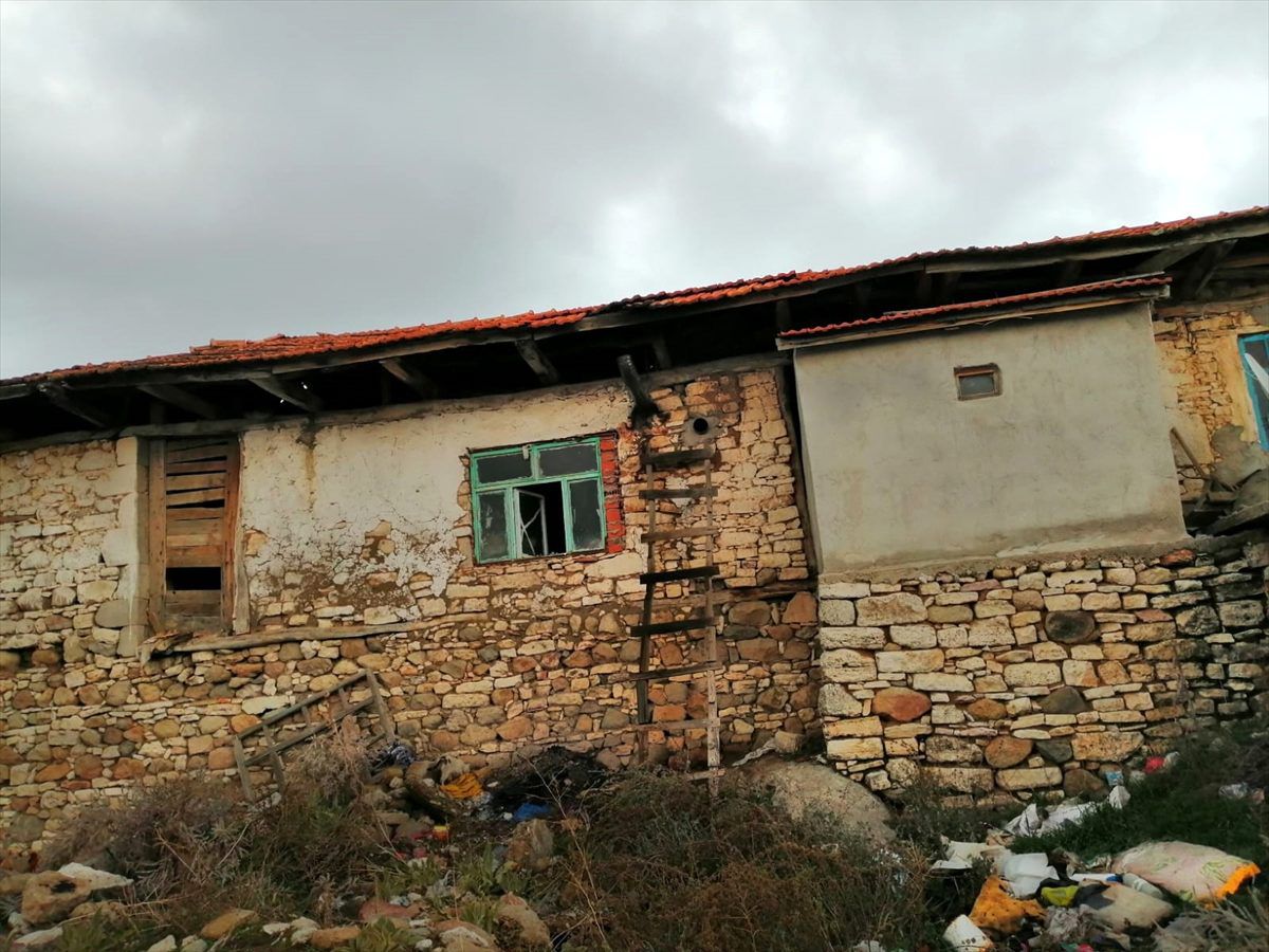 Manisa\'da yalnız yaşayan kişi evinde ölü bulundu