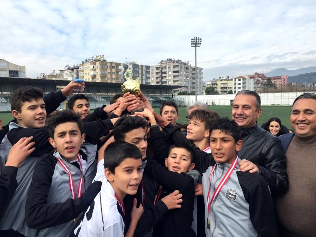 Nazilli Belediyespor U-14 Takımı 2019\'u kupa ile kapattı