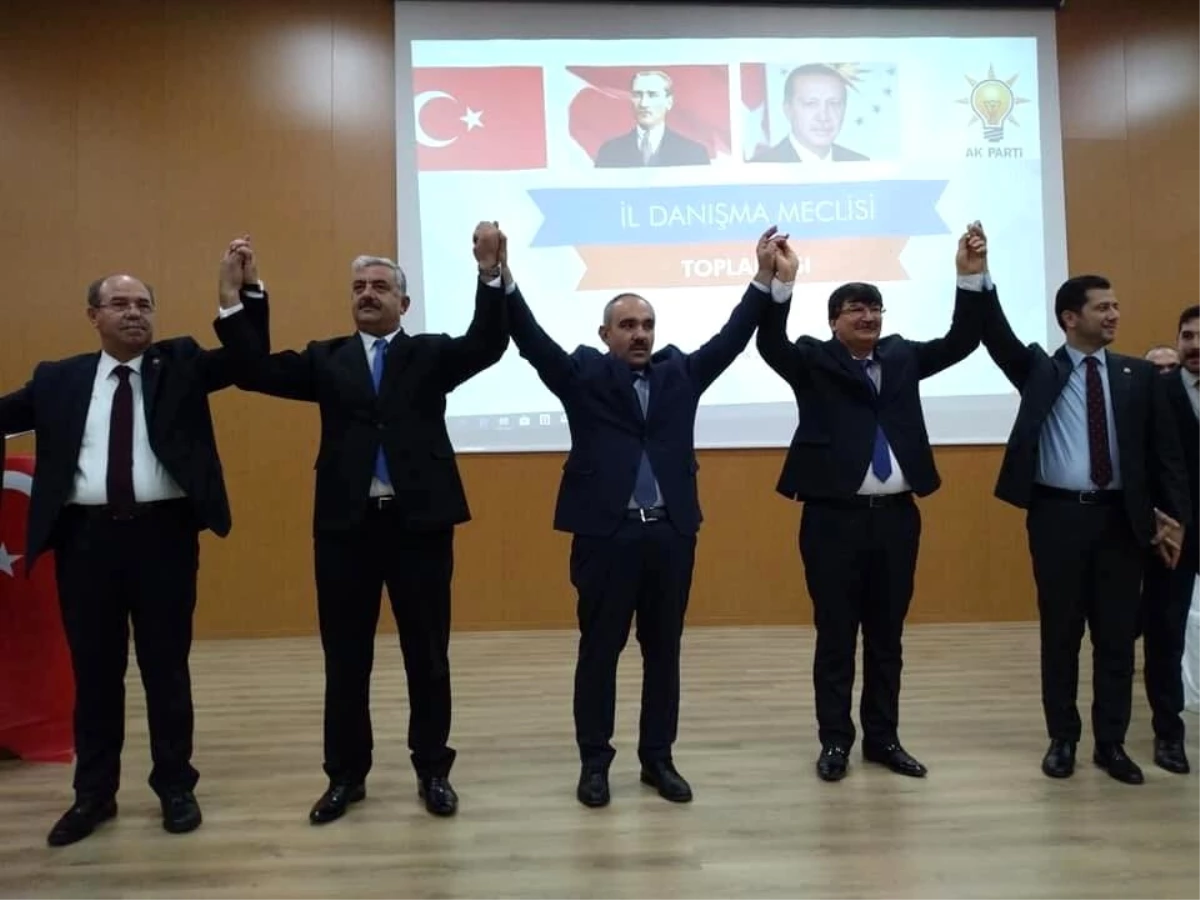 Osmaniye\'de Saadet Partili ve CHP\'li iki belediye başkanı AK Parti\'ye geçti