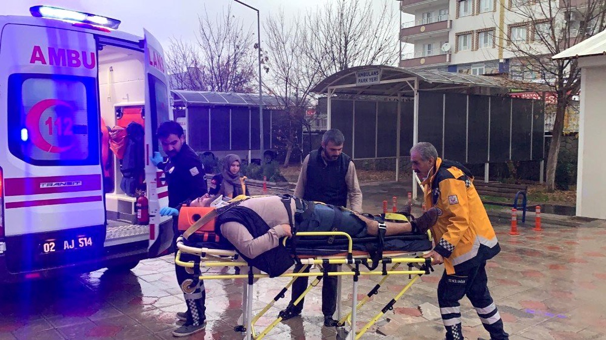 Otomobil ile motosiklet çarpıştı: 2 Yaralı