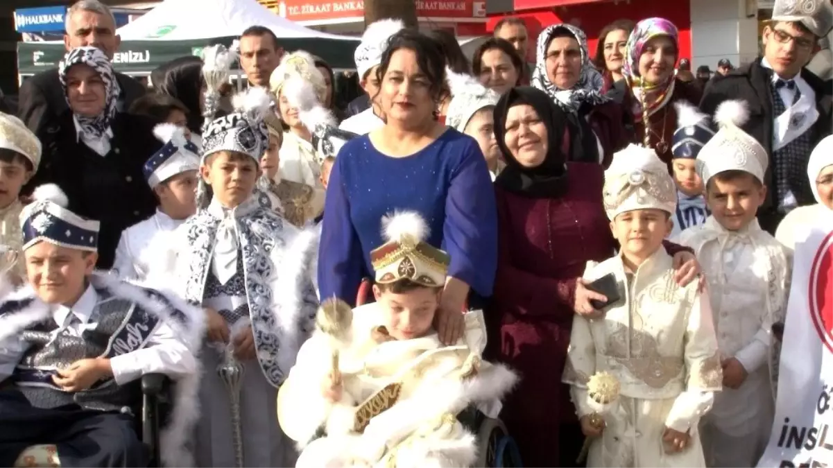 Özel İnsanlar Derneğinden özel bireylerin çocuklarına toplu sünnet şöleni