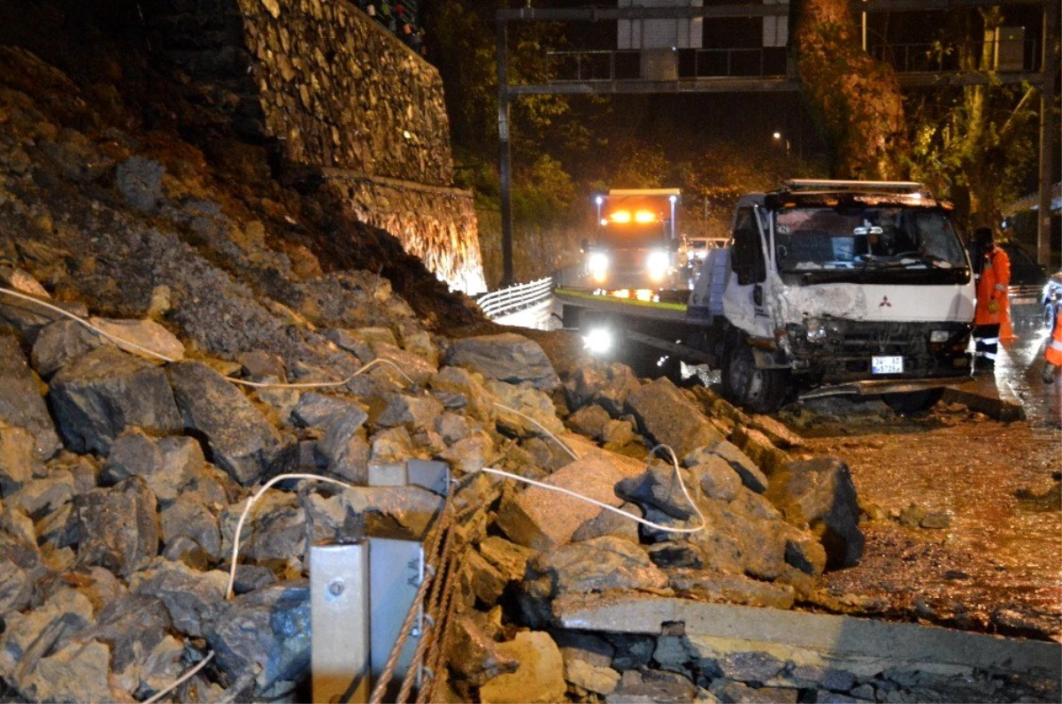 Sarıyer Çayırbaşı Tüneli girişinde istinat duvarı yıkıldı: Yol trafiğe kapatıldı