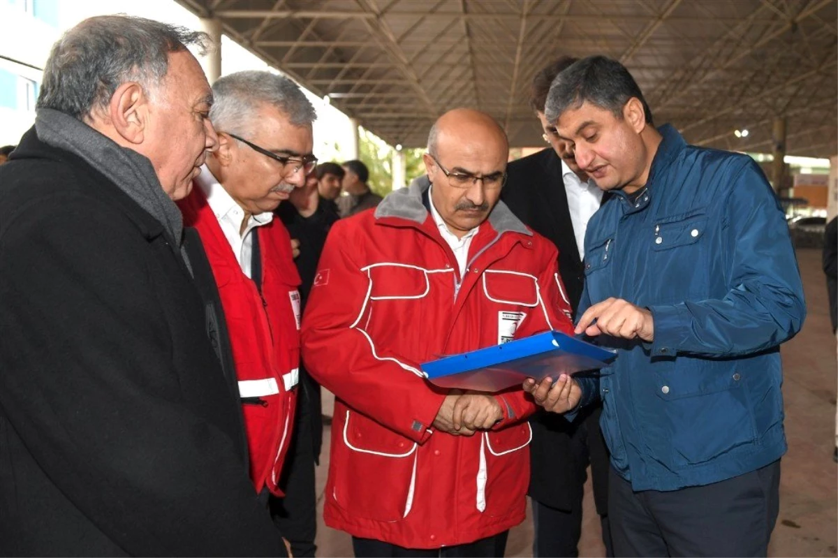 Sel felaketinde mağdur olanlara Türk Kızılay ve AFAD\'dan yardım