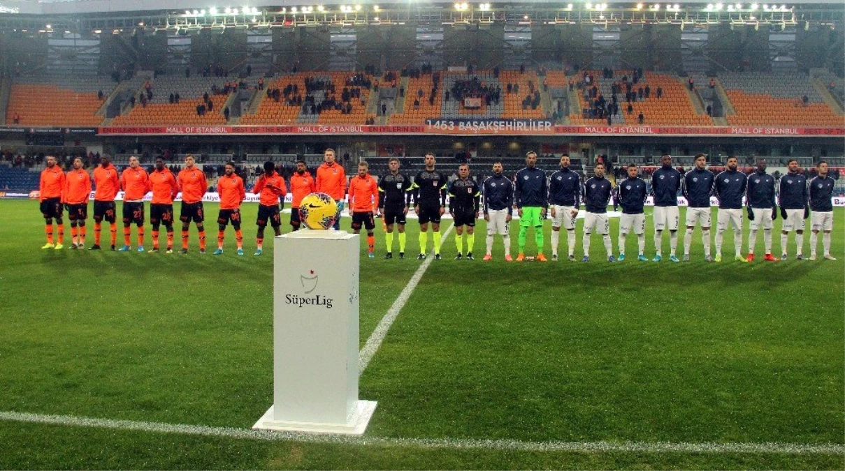 Süper Lig: Medipol Başakşehir: 4 - Kasımpaşa: 0 (İlk yarı)