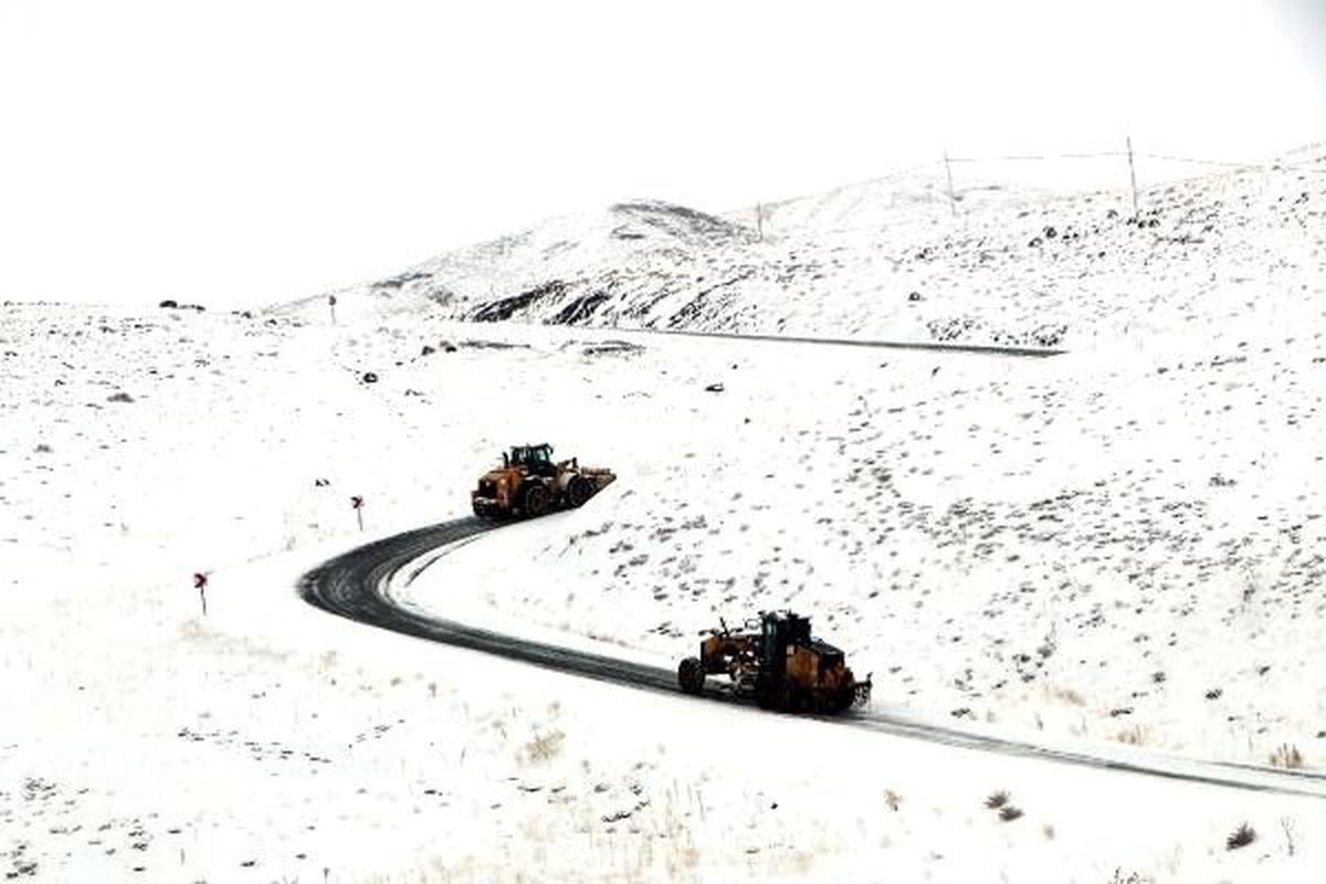 Van, Hakkari ve Bitlis\'te kar mesaisi