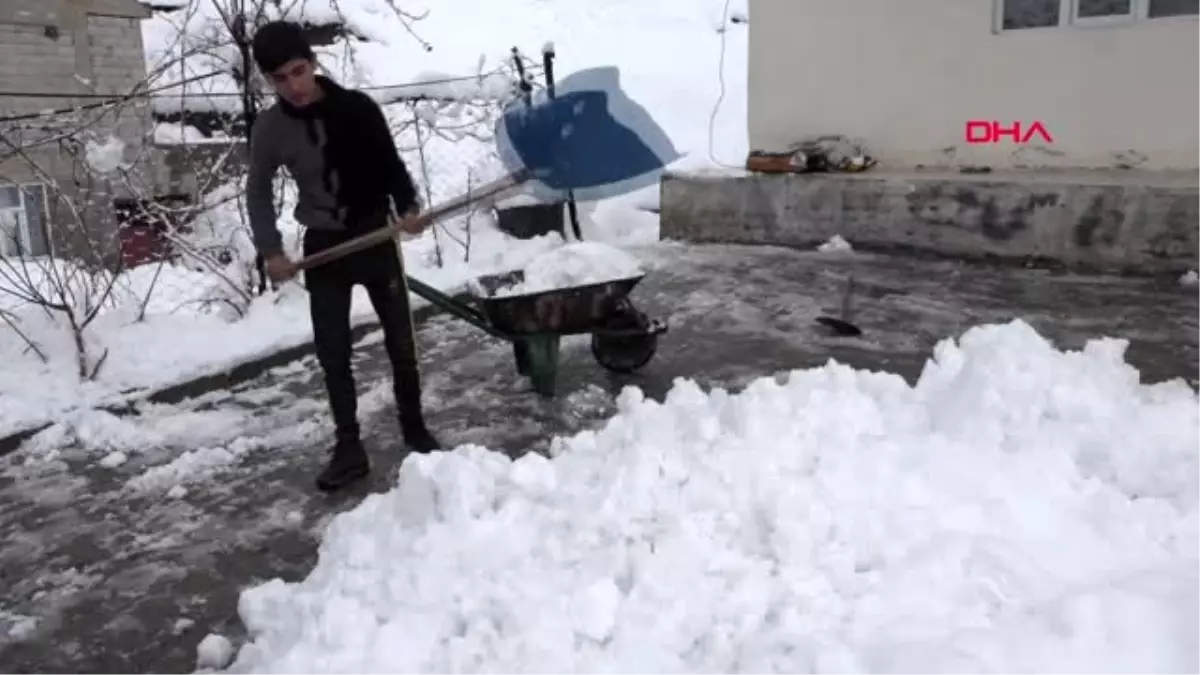 Van, hakkari ve bitlis\'te kar yolları kapadı