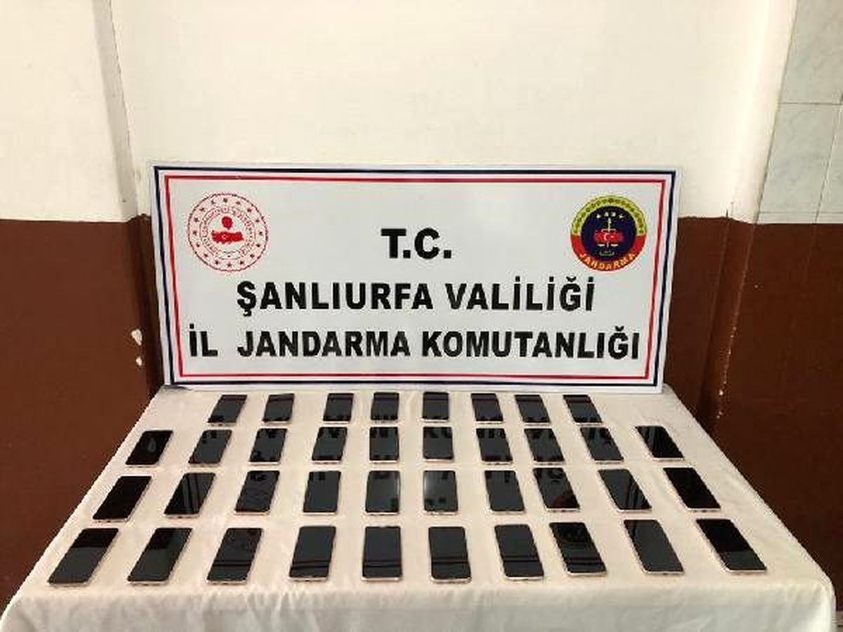 Viranşehir\'de 130 bin liralık kaçak cep telefonu ele geçirildi