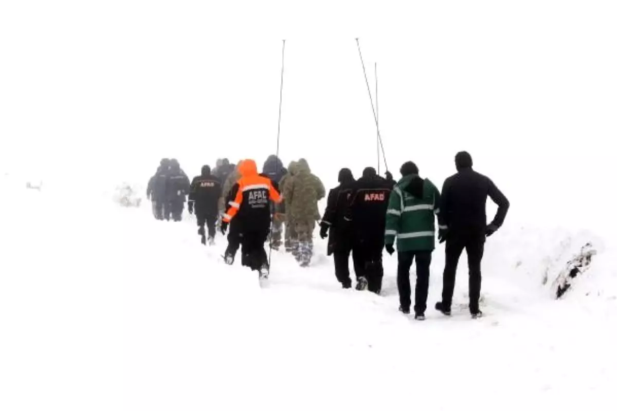 Yoğun kar yağışı nedeniyle kayıp çiftçiyi arama çalışmaları durduruldu