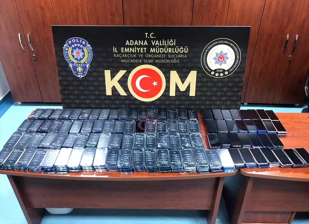 Adana\'da aracında 501 kaçak cep telefonu bulunan zanlı tutuklandı