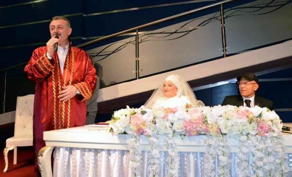 Akülü araba alırken tanıştılar, arkadaşlıkları aşka dönüştü
