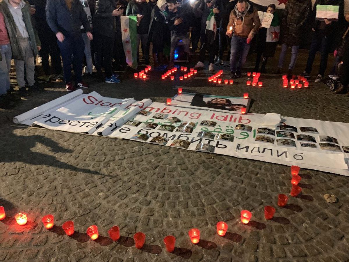 Amsterdam\'da İdlib\'deki saldırılar protesto edildi