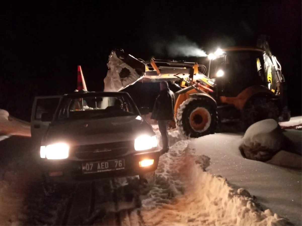 Antalya\'da karda mahsur kalan vatandaşlar kurtarıldı
