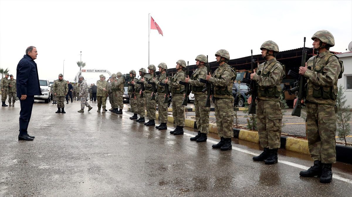 Bakan Akar ve TSK komuta kademesi, İdlib\'deki gelişmelerin ardından Suriye sınırının sıfır...