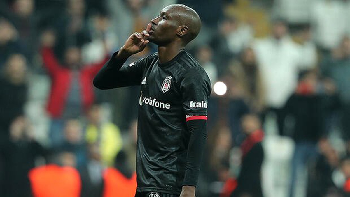 Beşiktaş\'ta Atiba Hutchinson, Burak Yılmaz\'ı yakaladı
