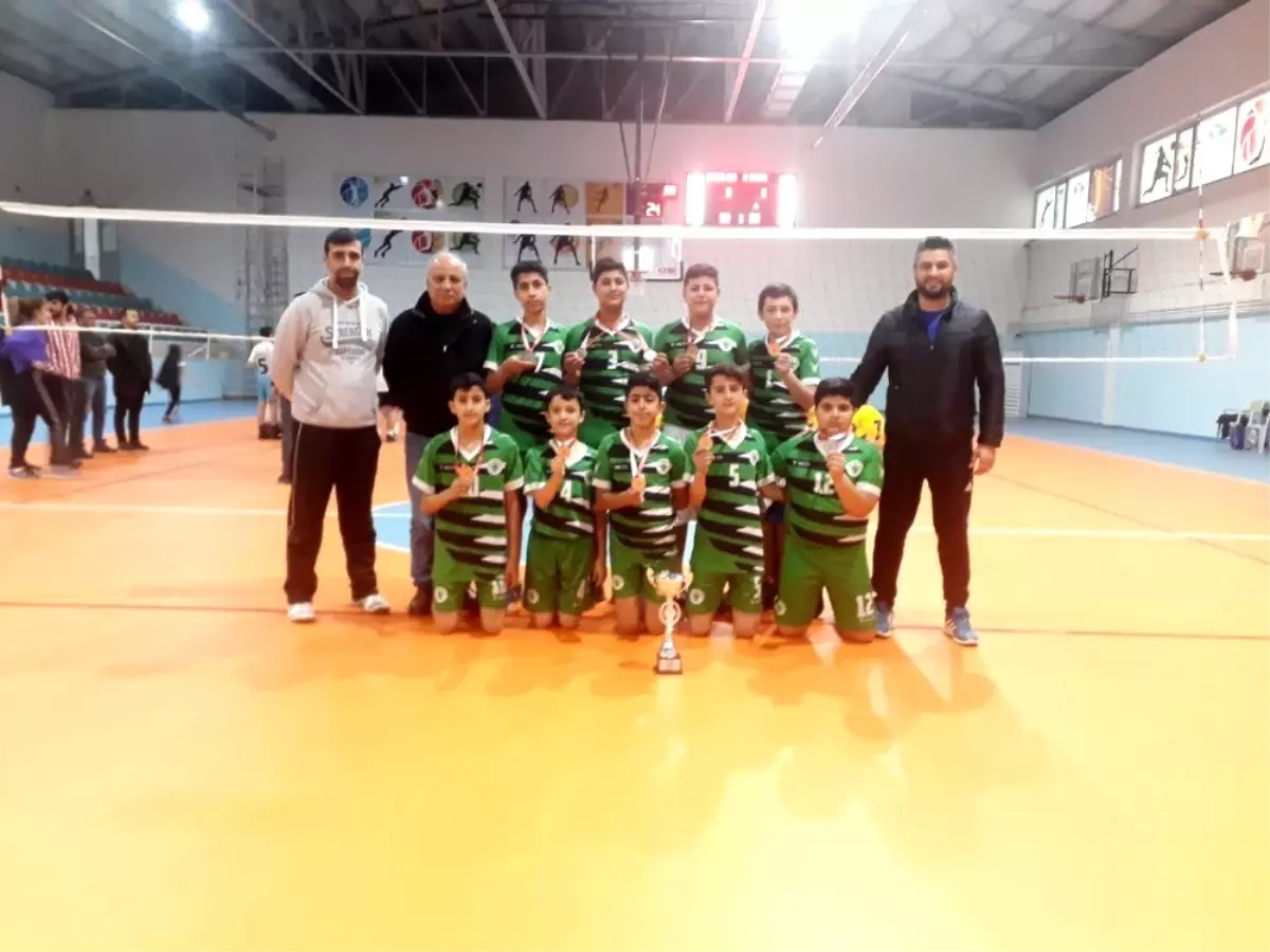 Çınar YBO voleybolda il 2\'ncisi oldu