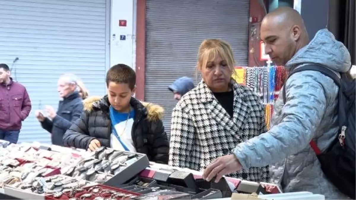 Eminönü\'nde yılbaşı hareketliliği