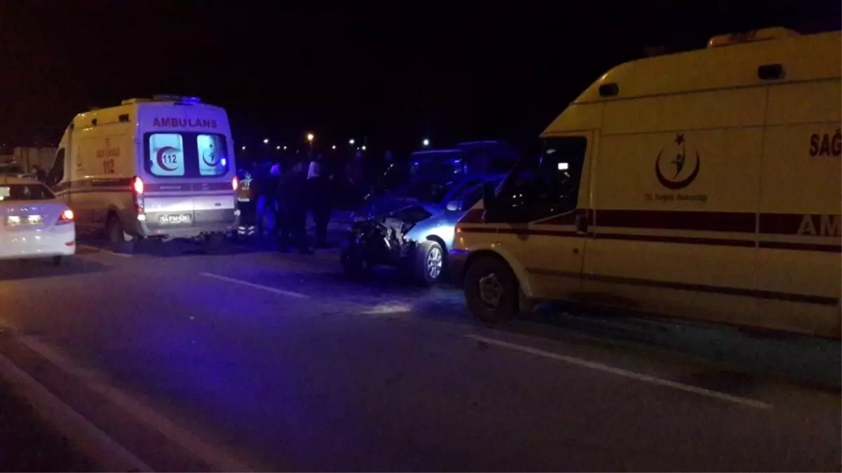 Hafif ticari araç ile otomobil çarpıştı: 5 yaralı