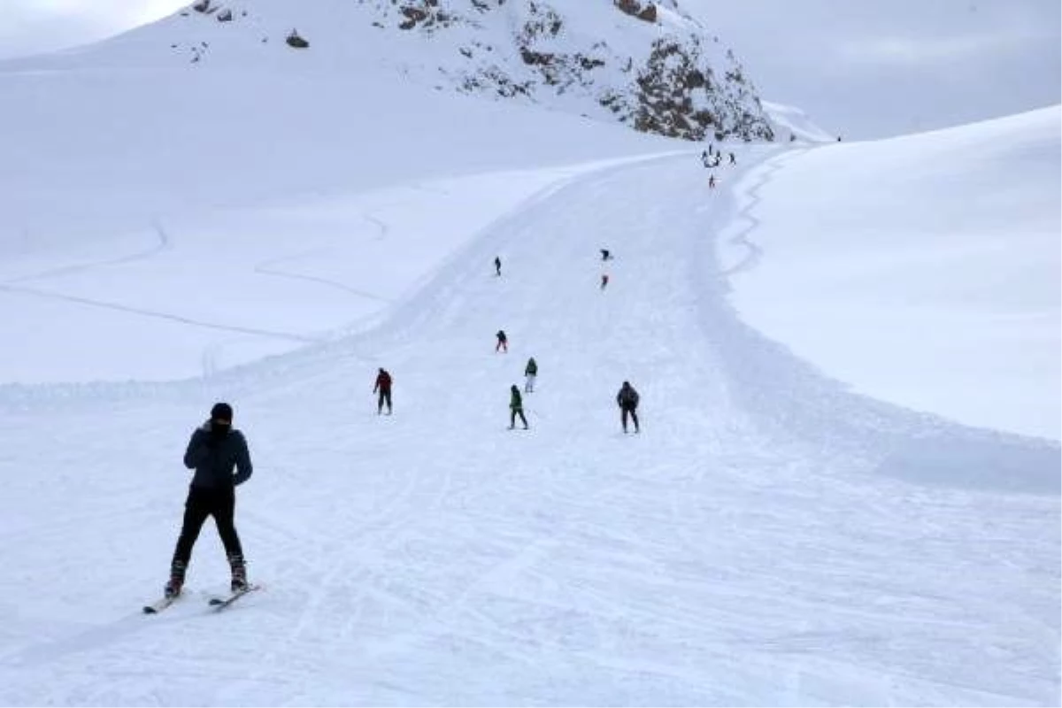 Hakkari\'de kayak sezonu açıldı