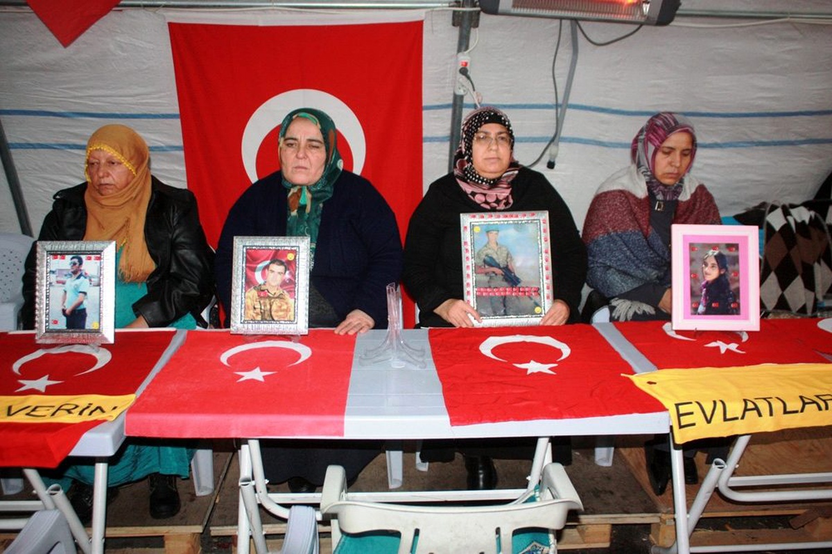 HDP önündeki ailelerin evlat nöbeti 118\'inci gününde