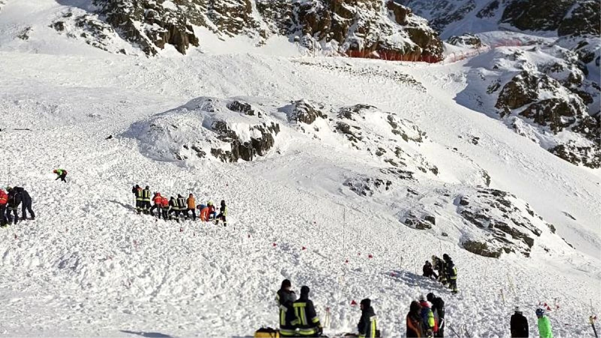 İtalya\'da iki ayrı çığ düşmesi sonucu 4 kişi hayatını kaybetti