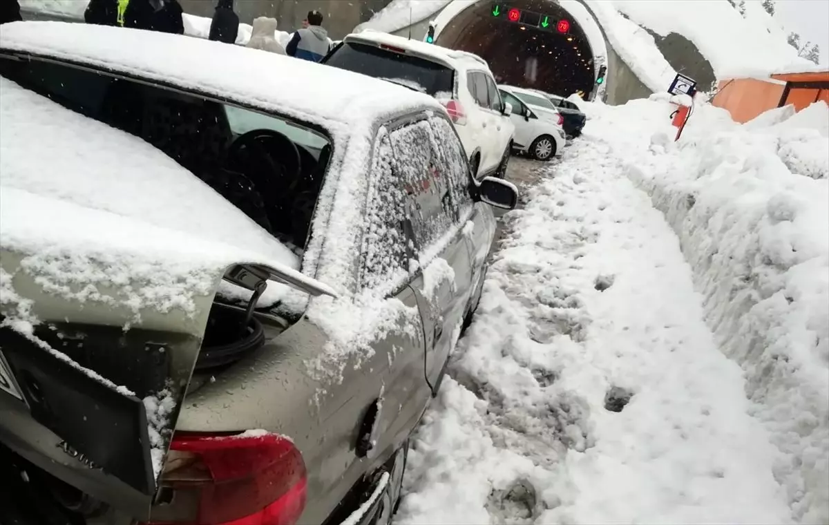 Kahramanmaraş\'ta zincirleme trafik kazası: 3 yaralı