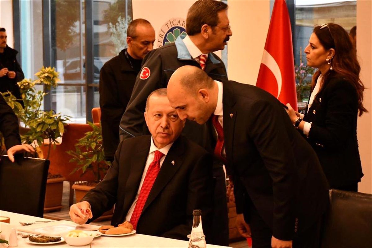 Kayseri Ticaret Borsası Başkanı Bağlamış\'tan Cumhurbaşkanı Erdoğan\'a pastırma ikramı