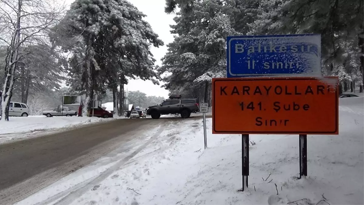 Kazdağları\'nda kar yağışı hayatı olumsuz etkiliyor