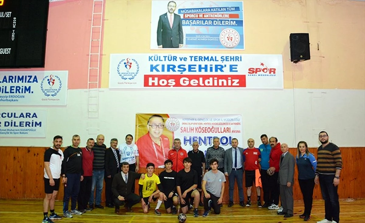 Kırşehir\'de hentbol vefa maçı düzenlendi