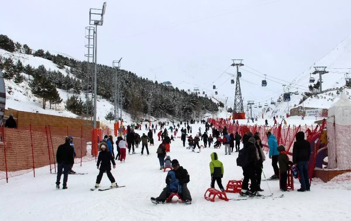 Palandöken yılbaşı öncesi cıvıl cıvıl