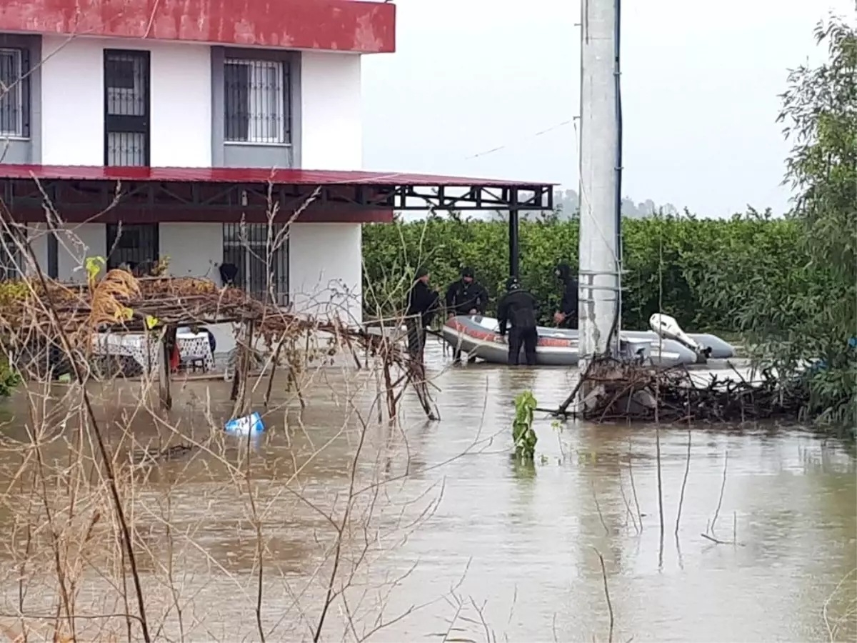 Selde mahsur kalan karı koca kurtarıldı