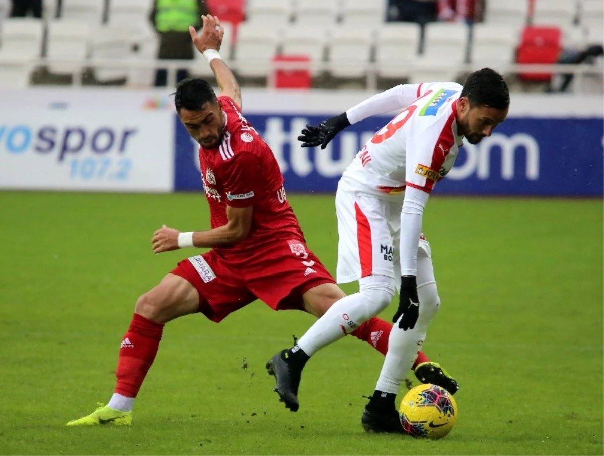 Süper Lig: DG Sivasspor: 0 - Göztepe: 0 (İlk yarı)