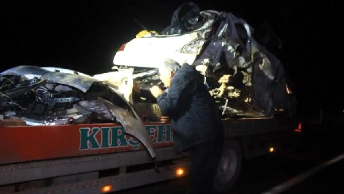 Taklalar atan ve metal yığınına dönen otomobilde sürücü ağır yaralandı