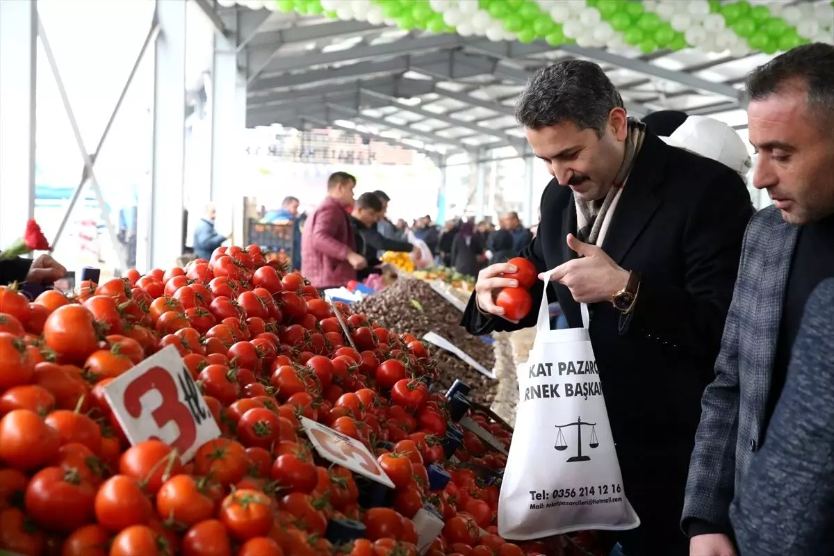 Tokat\'ta "Çarşı, pazar, Tokat el ele, indirim günleri"