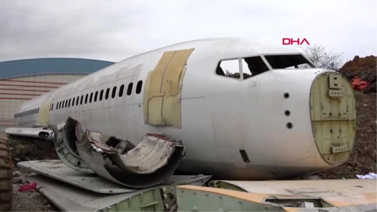 Trabzon pistten çıkan uçak, kaderine terk edildi