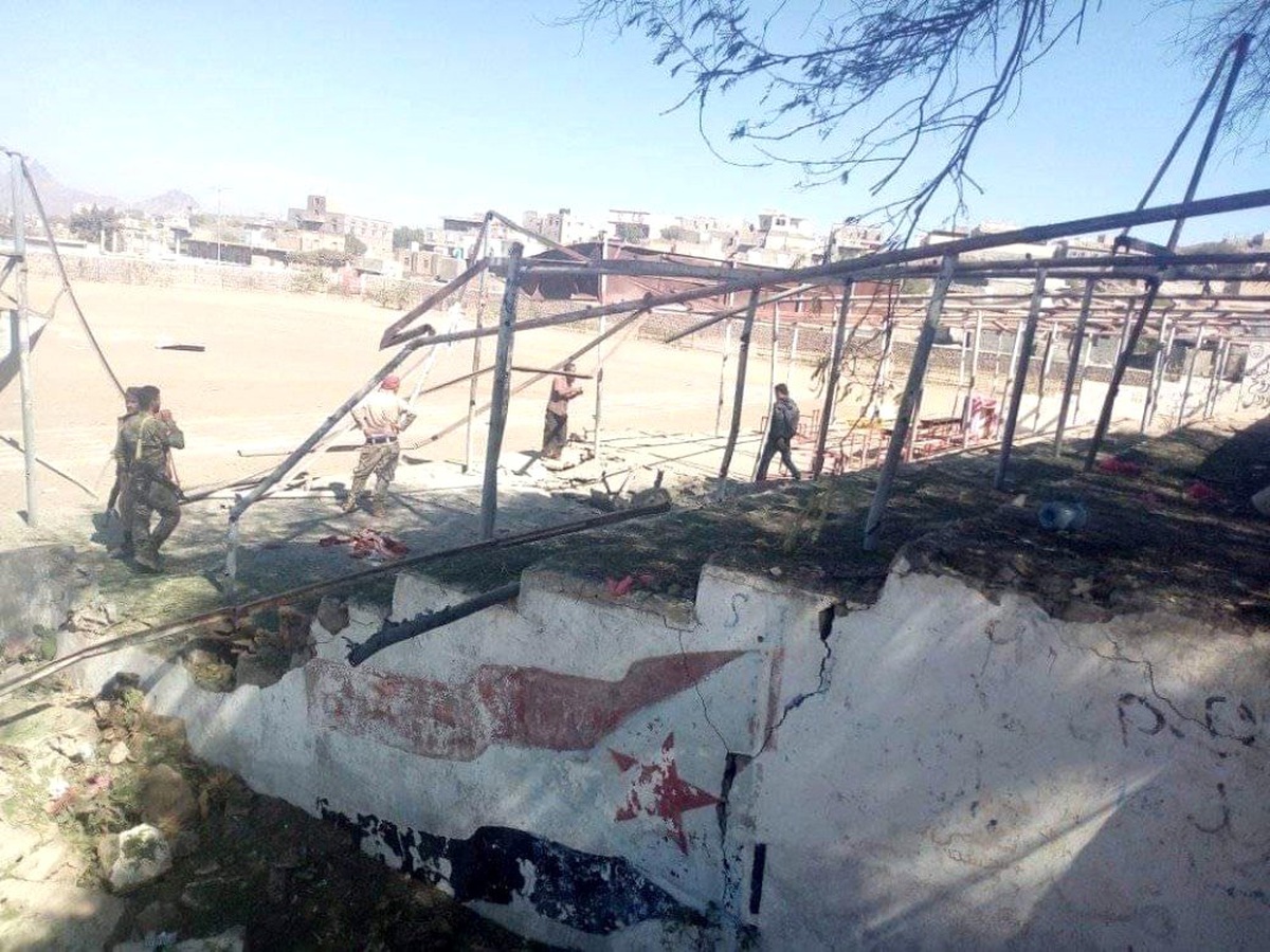 Yemen\'de askeri mezuniyet törenine saldırı: 10 ölü