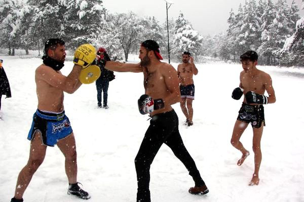 A Milli Muaythai Takımı\'ndan Abant\'ta dondurucu soğukta antrenman