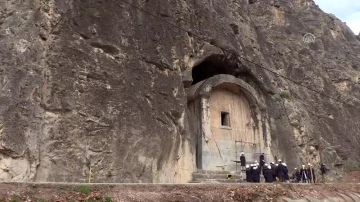 Aynalı Kaya Mezarı restorasyonla geleceğe aktarılacak