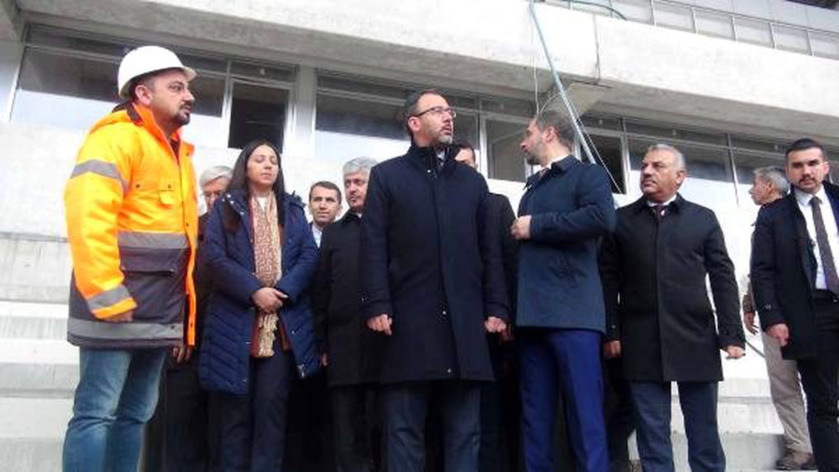 Bakan Kasapoğlu\'ndan Hatay Stadyumu inşaatında inceleme