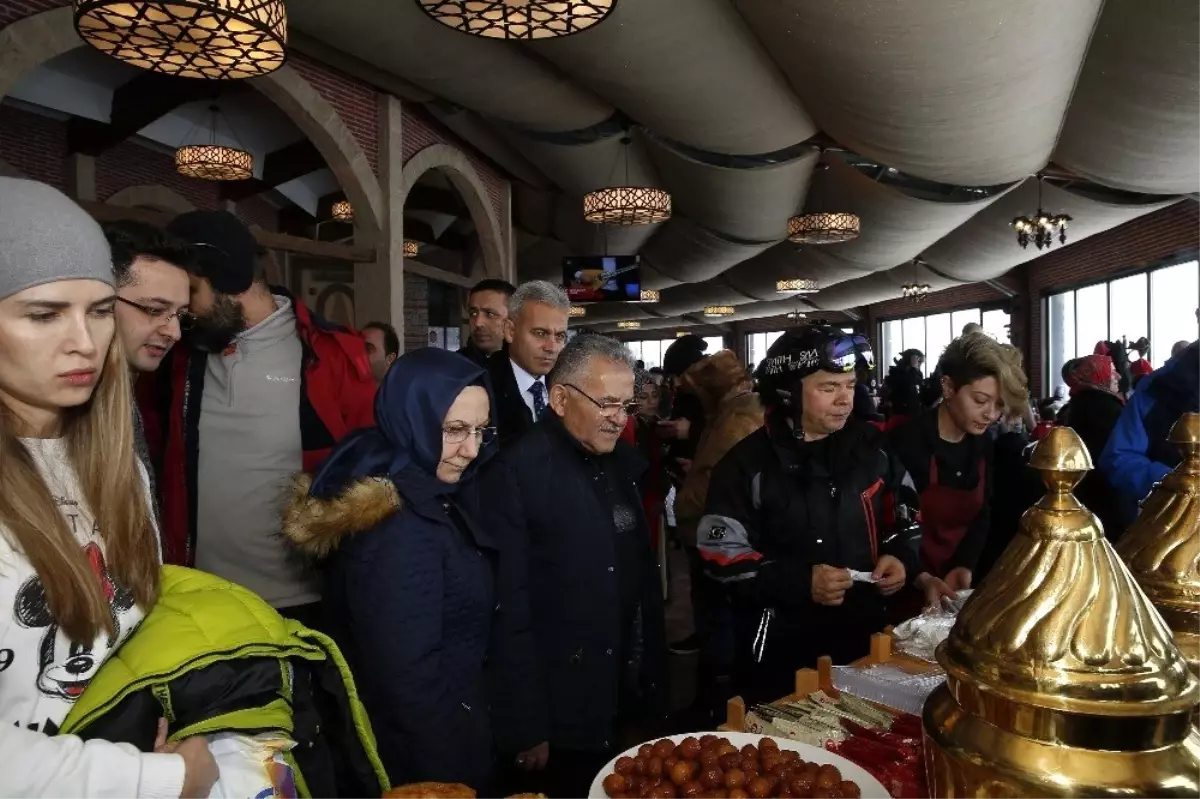 Başkan Büyükkılıç; Erciyes\'e çıktı, yerli ve yabancı misafirlerle görüştü, esnafları ziyaret etti...