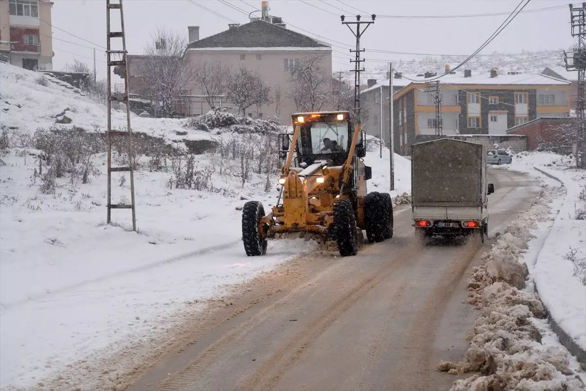 Bilecik\'te kar yağışı etkili oluyor