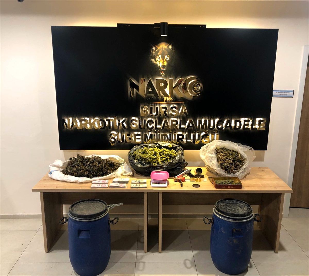 Bursa\'da ağaçlık alanda uyuşturucu saklayan iki şüpheli tutuklandı
