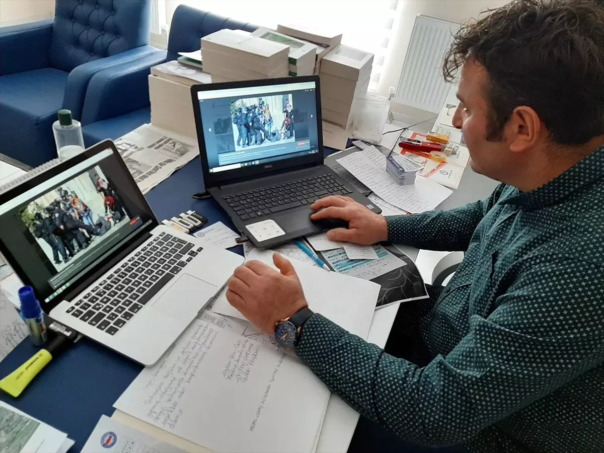 Eğitim-Bir-Sen Ardahan Şube Başkanı Çakmak, AA\'nın "Yılın Fotoğrafları"nı oyladı