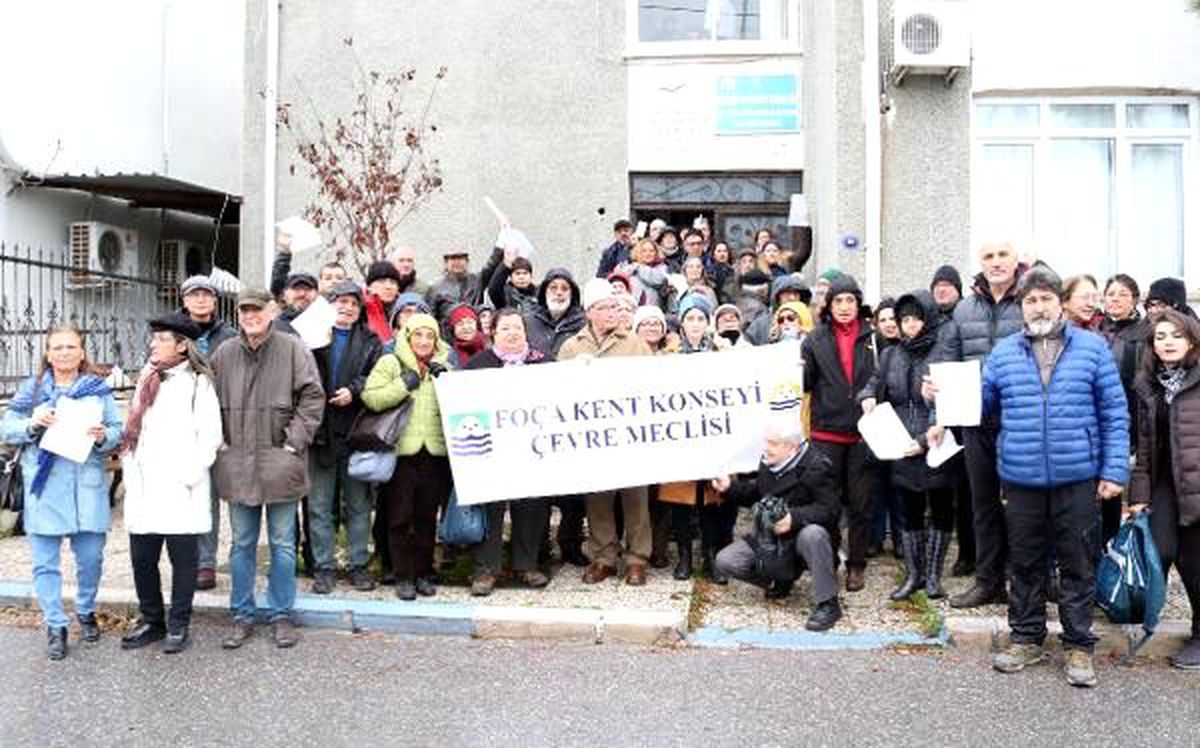 Foça\'da çevrecilerden Kanal İstanbul ÇED Raporu\'na itiraz