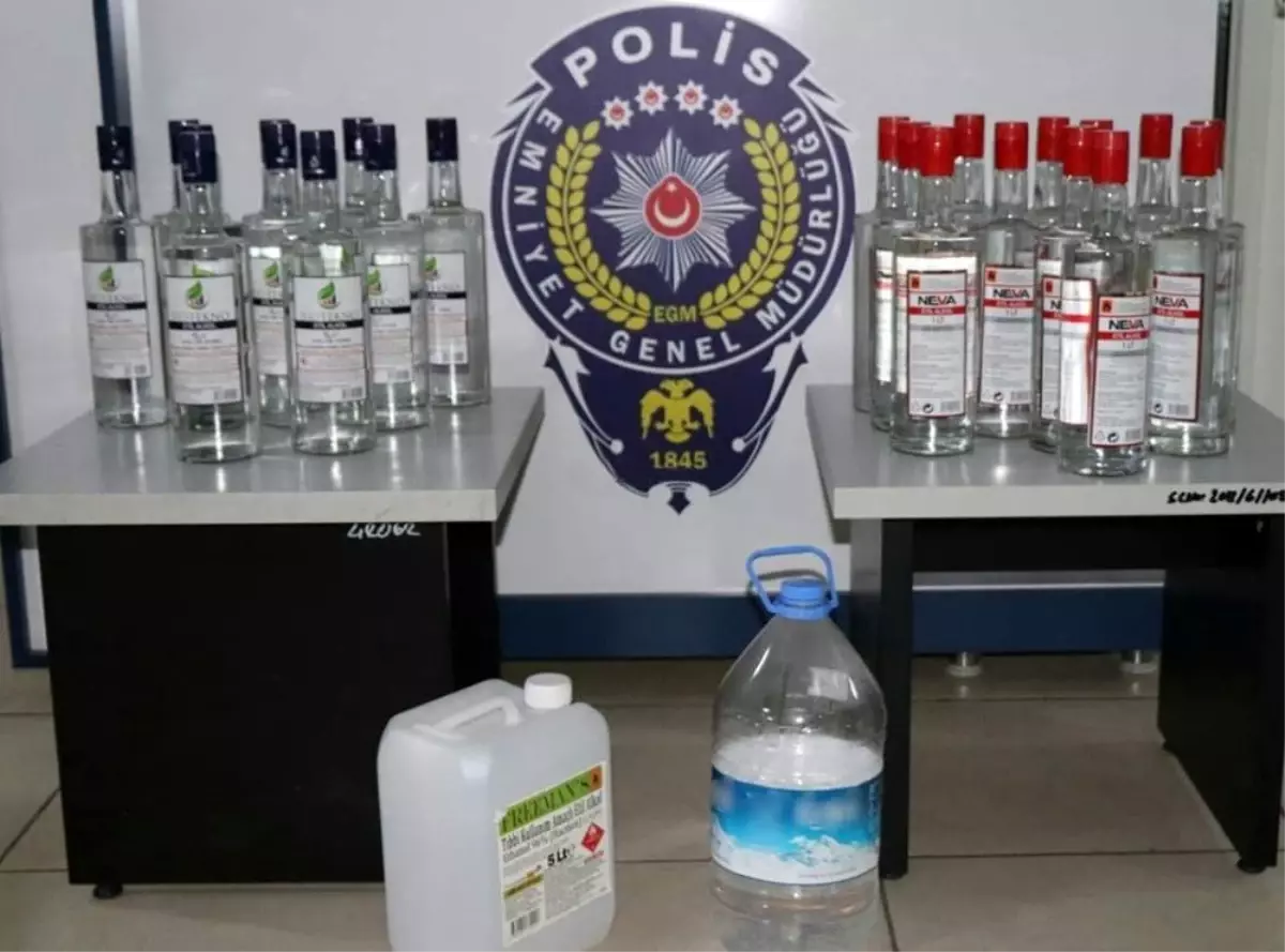 Foça\'da yılbaşı öncesi bin 229 şişe kaçak içki ele geçirdi