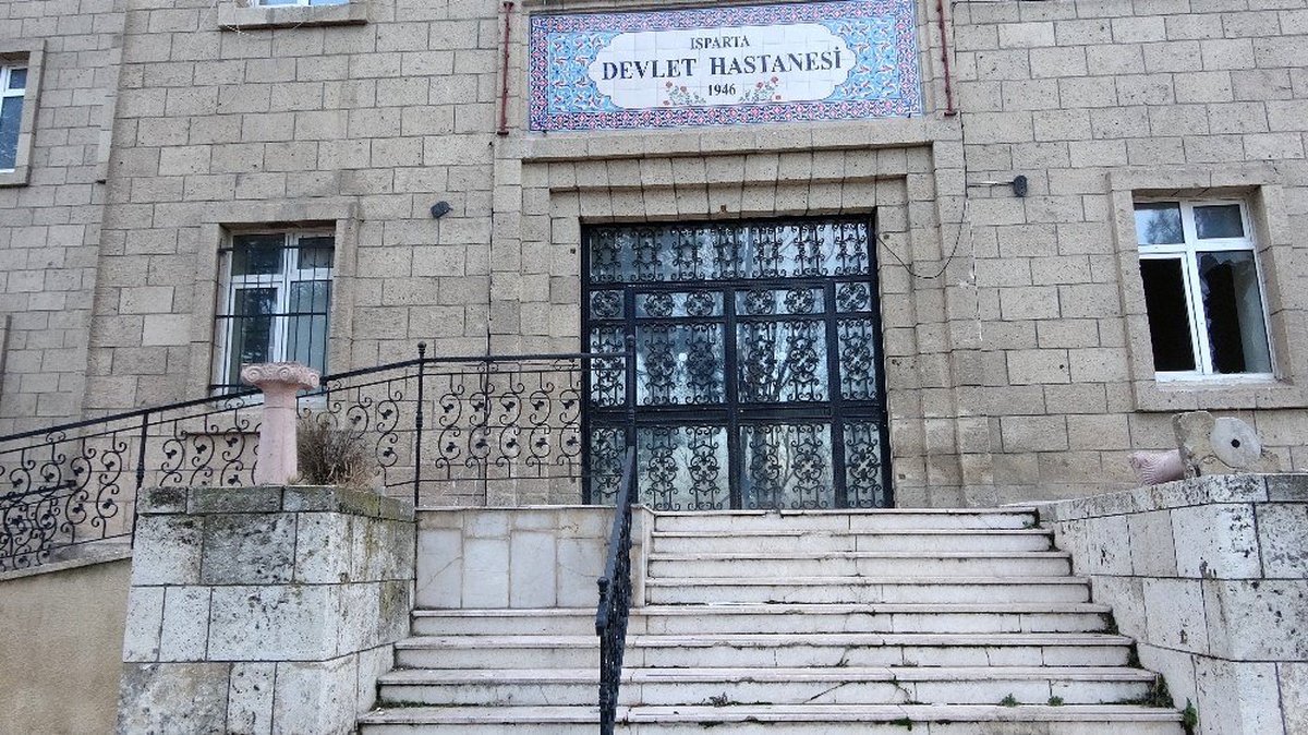 Fuhuş yapıldığı iddialarıyla gündeme gelen eski hastane binasında sancı sürüyor