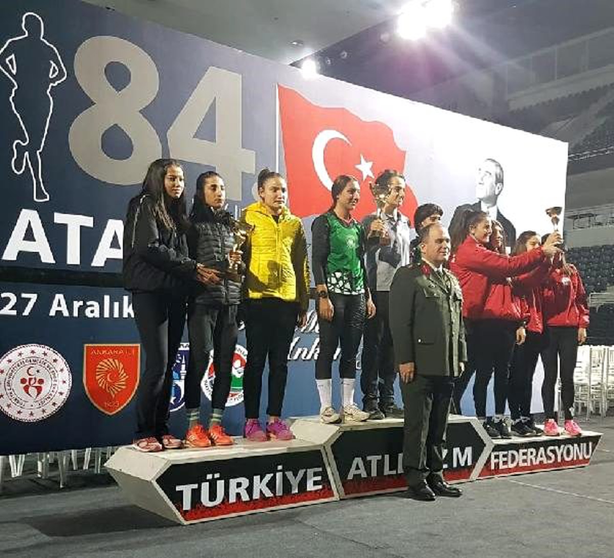 Gaziemir\'in atletleri Türkiye şampiyonu