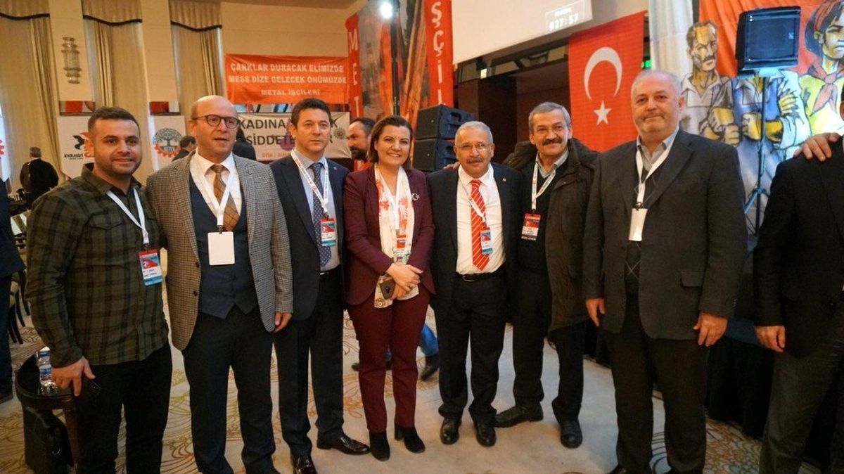 İşçilerden Başkan Hürriyet\'e emek ödülü