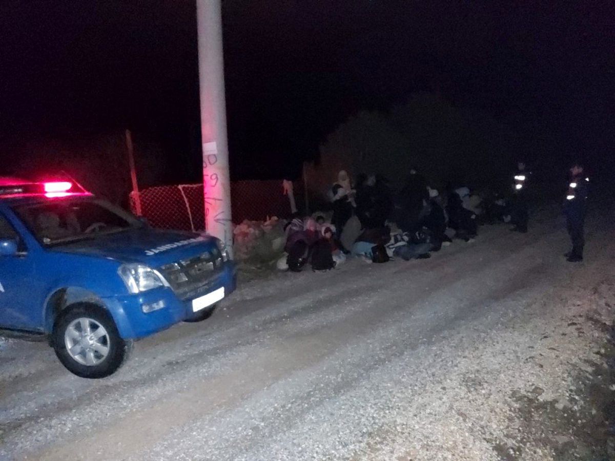 İzmir\'de 40 düzensiz göçmen yakalandı