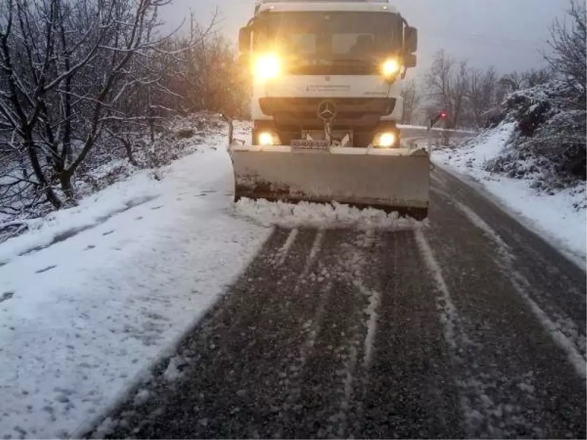 İzmir\'de yollar karla kaplandı